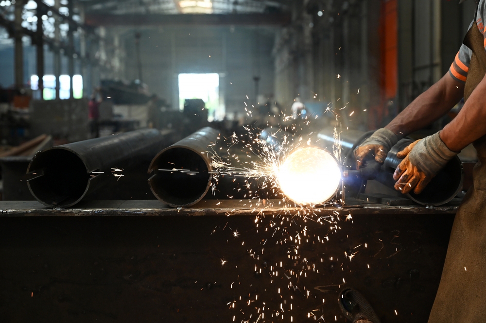 photos,of,factory,workers,welding,steel